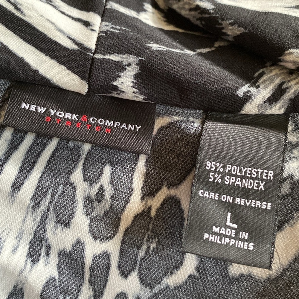NY & Co animal print top, Large EUC - Picture 5 of 10
